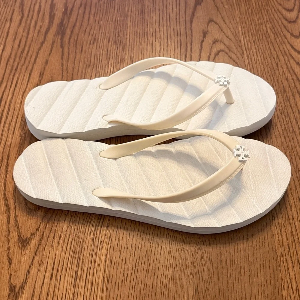 Tory Burch Cream Flip Flops with Logo Accent size 7